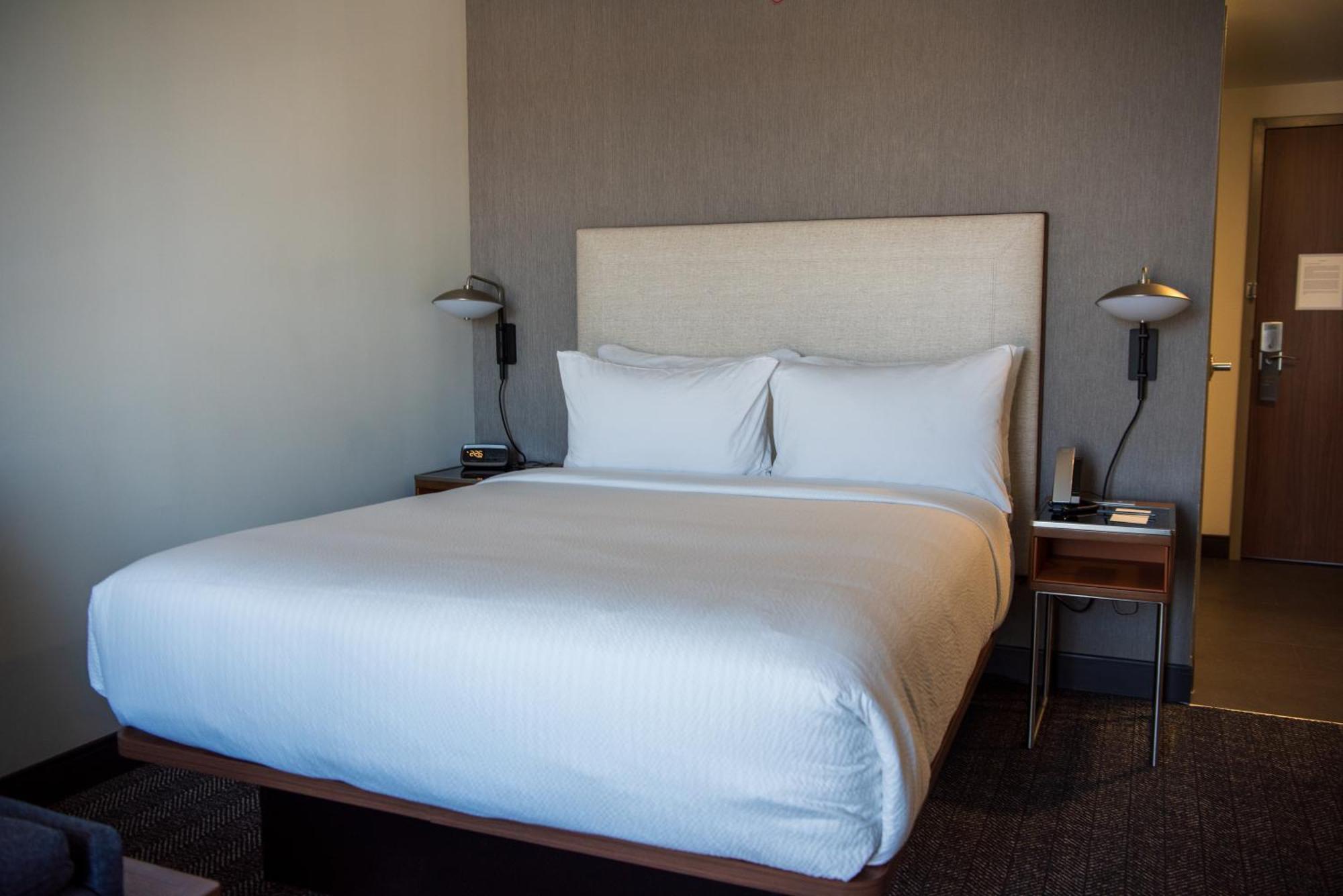 Courtyard By Marriott เลคซิตี้ ภายนอก รูปภาพ