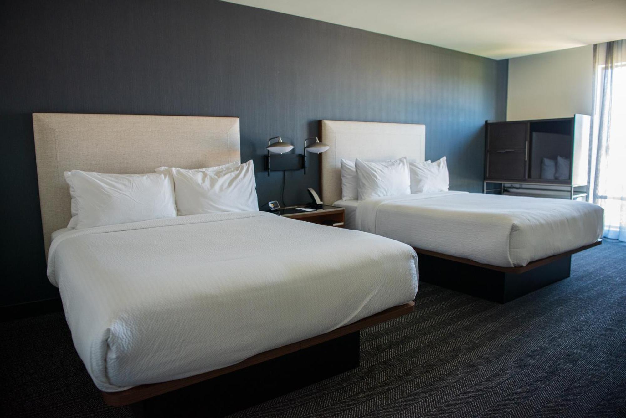 Courtyard By Marriott เลคซิตี้ ภายนอก รูปภาพ