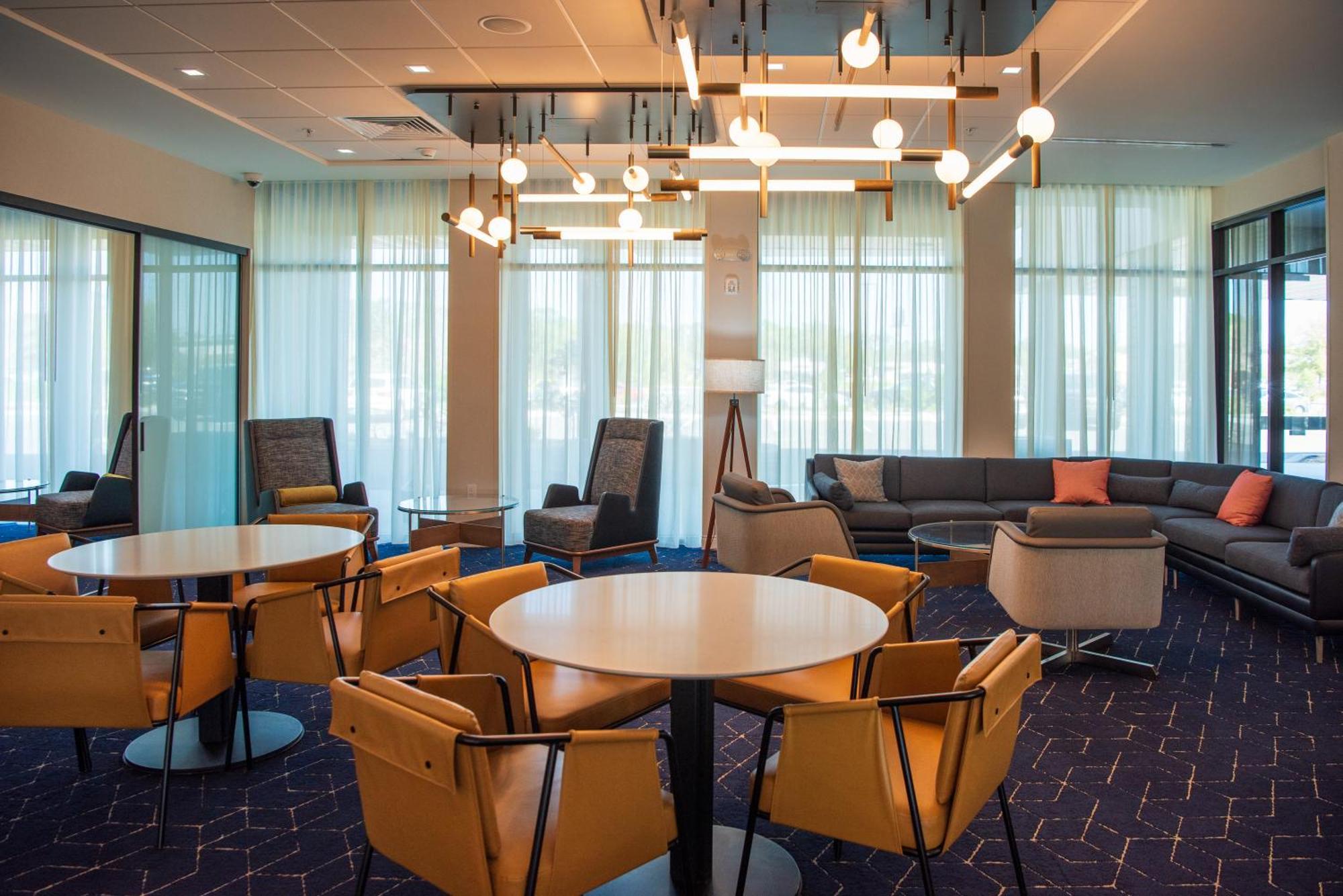 Courtyard By Marriott เลคซิตี้ ภายนอก รูปภาพ