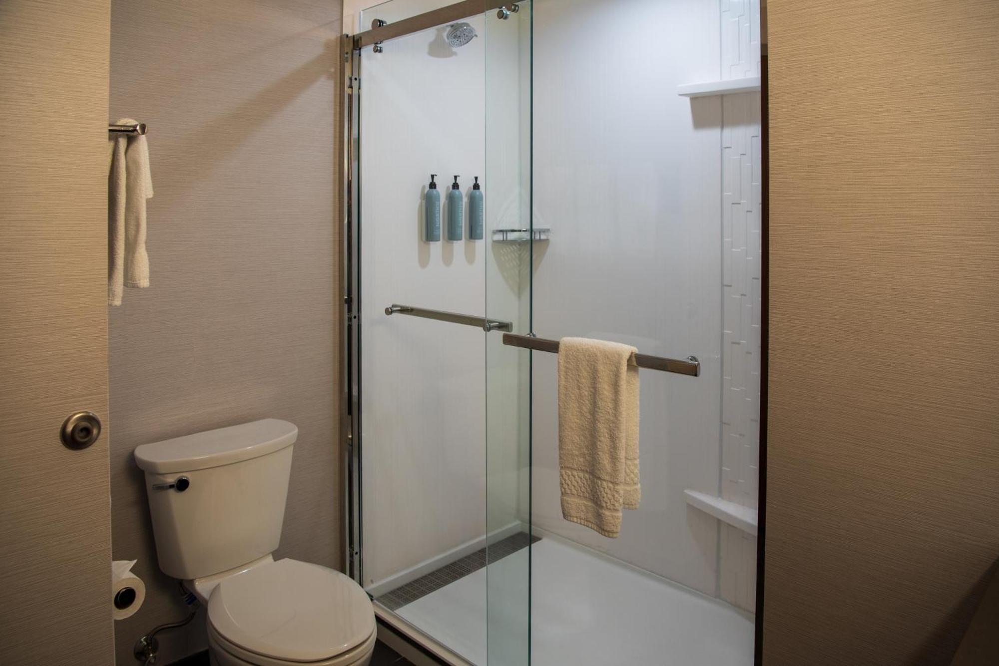 Courtyard By Marriott เลคซิตี้ ภายนอก รูปภาพ