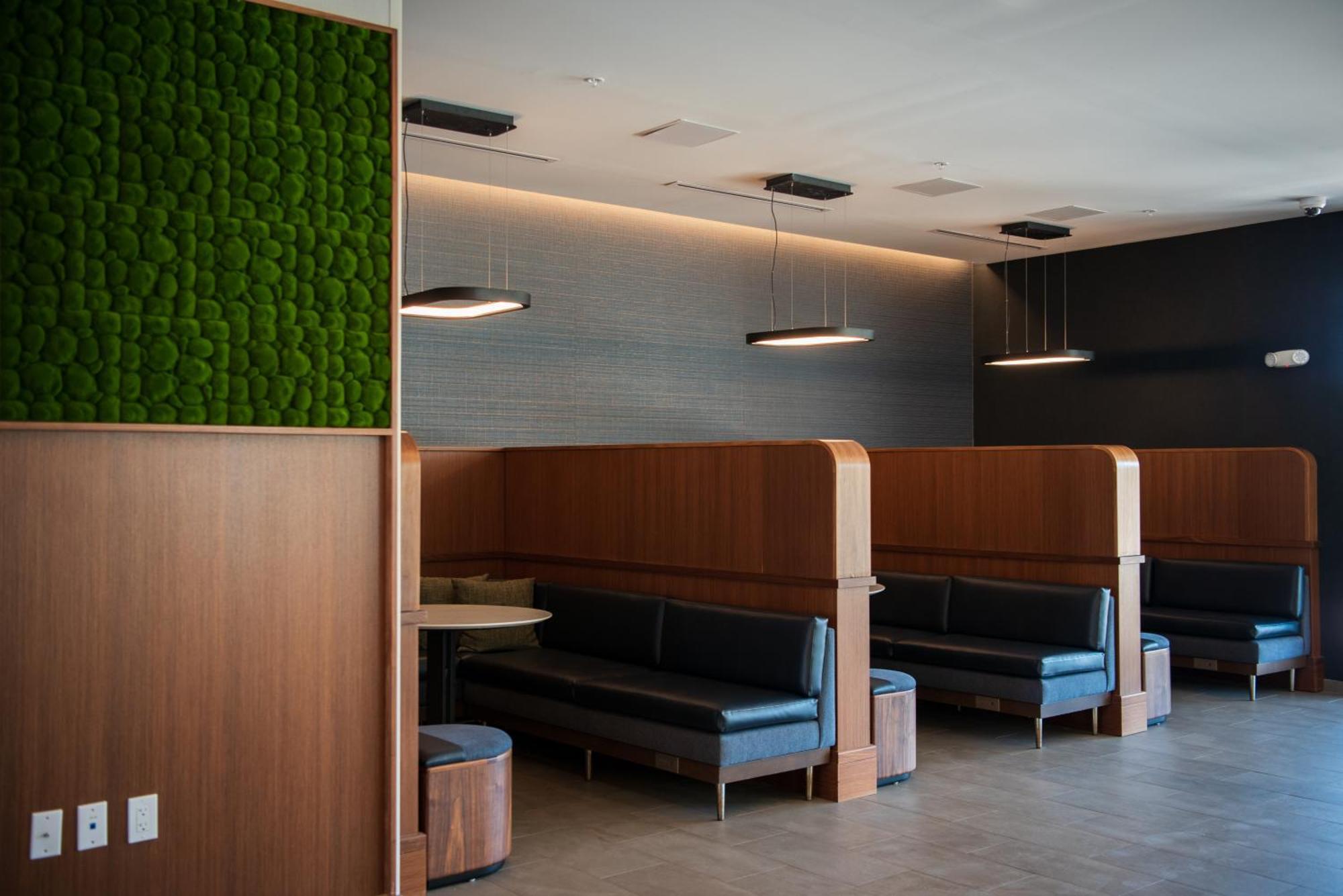 Courtyard By Marriott เลคซิตี้ ภายนอก รูปภาพ