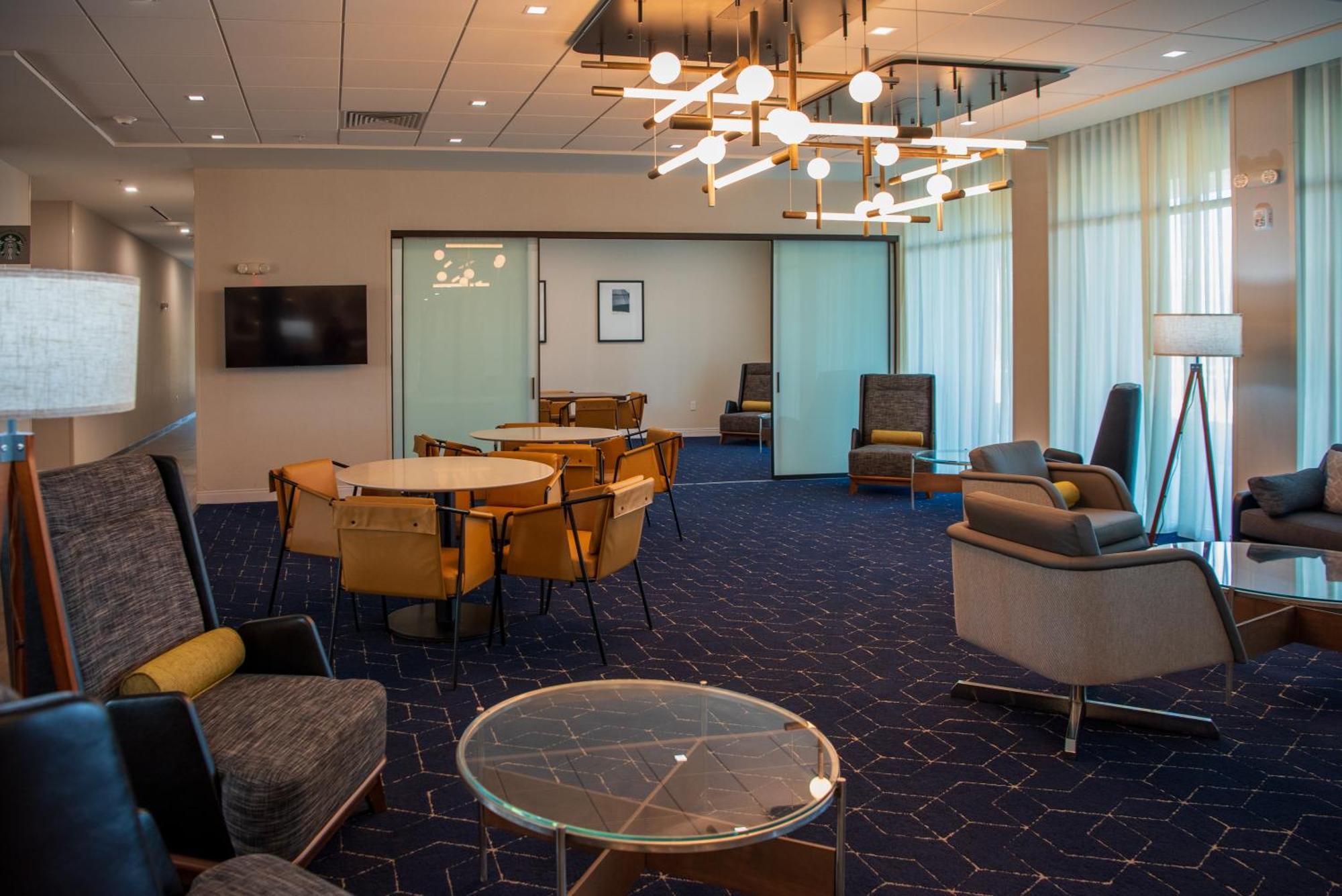 Courtyard By Marriott เลคซิตี้ ภายนอก รูปภาพ