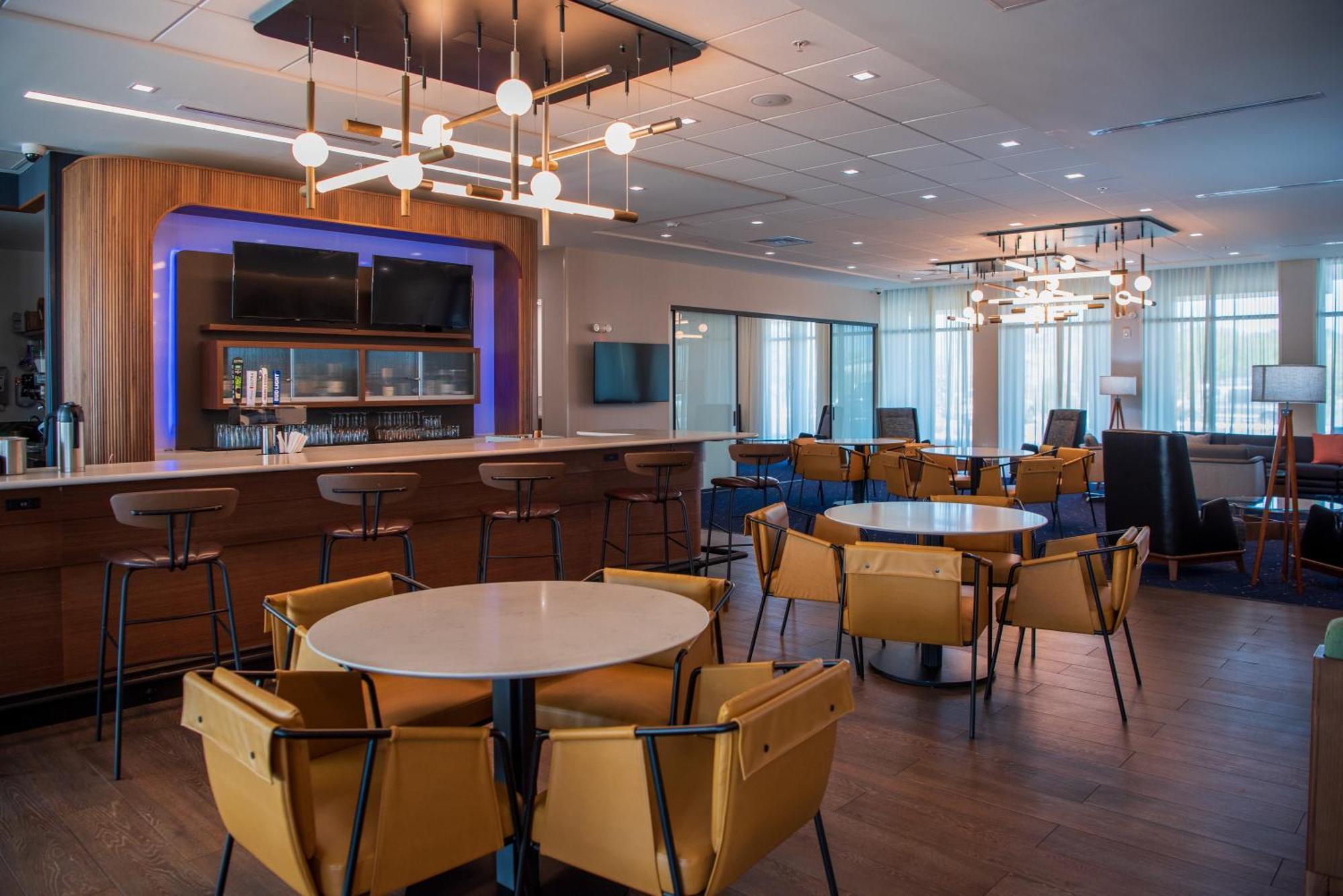 Courtyard By Marriott เลคซิตี้ ภายนอก รูปภาพ