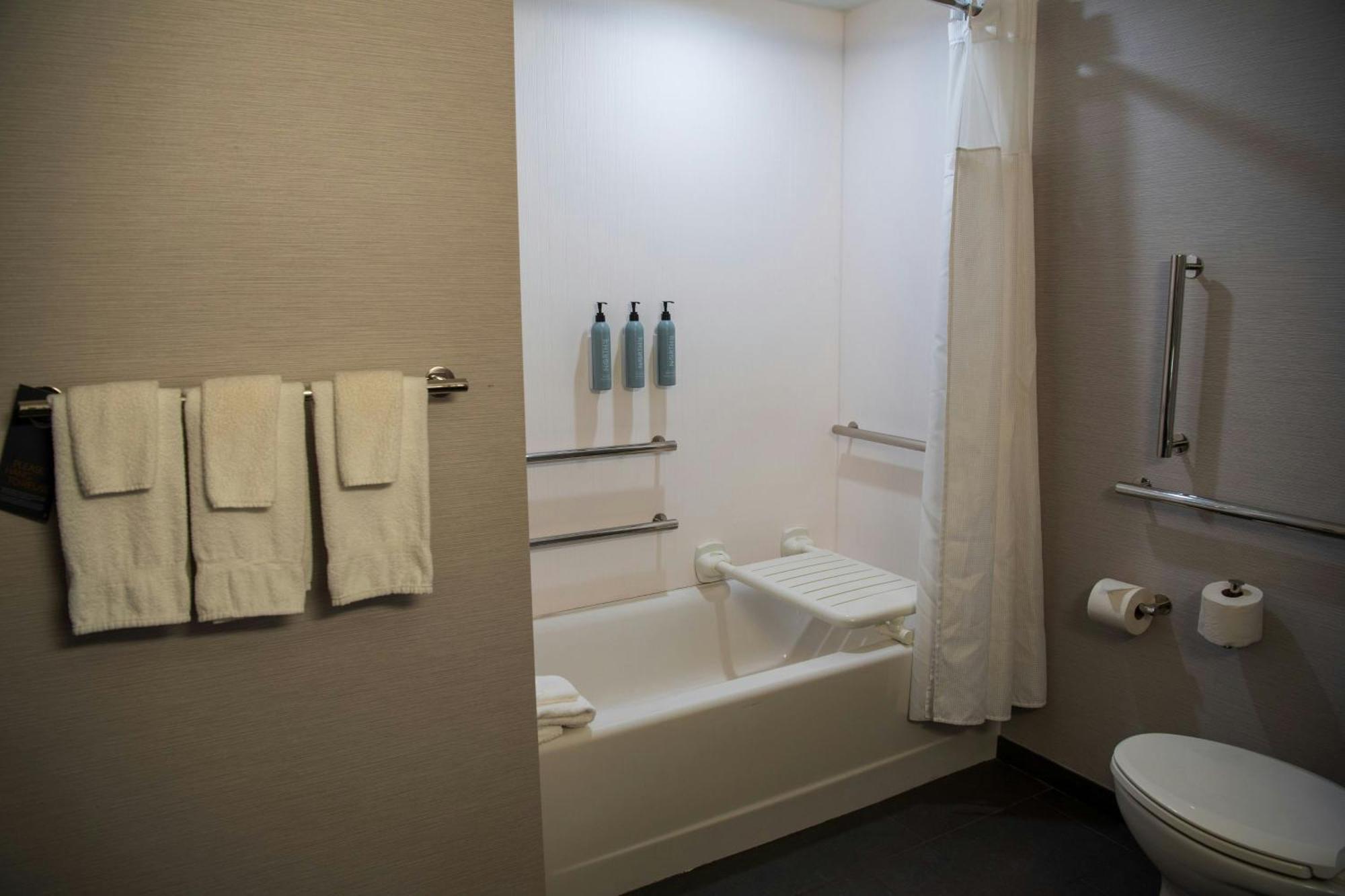 Courtyard By Marriott เลคซิตี้ ภายนอก รูปภาพ